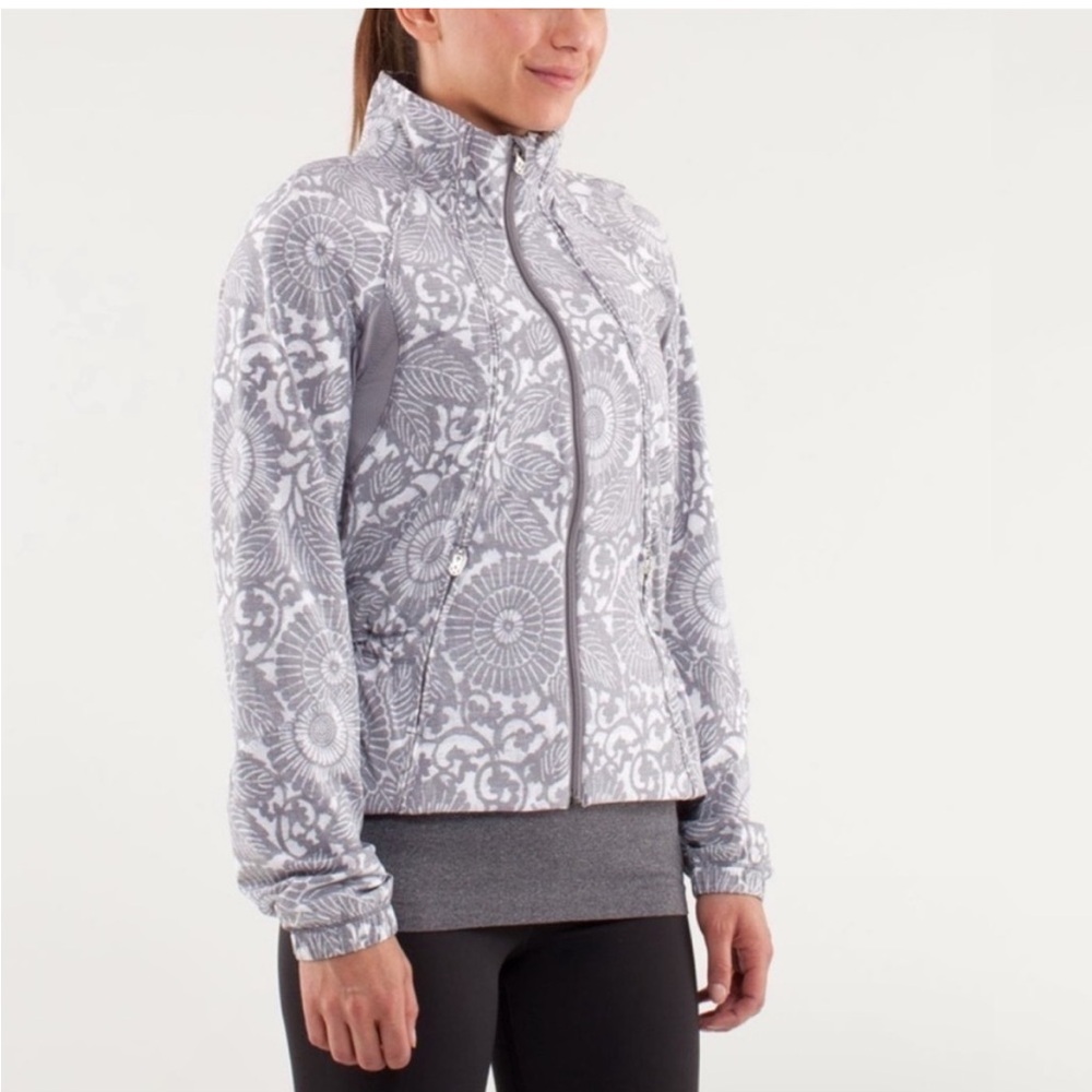 Lululemon Run Travel To Track Gray Jacket 6